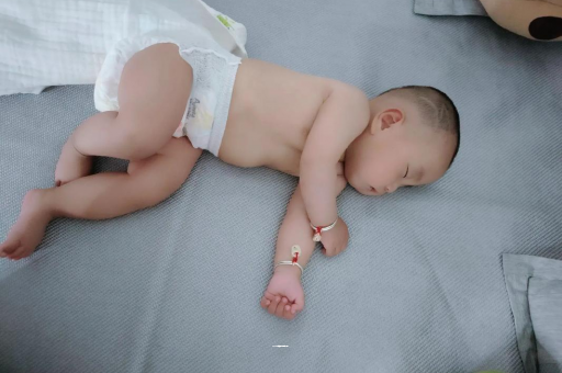 恩施宝宝积食发烧怎么处理